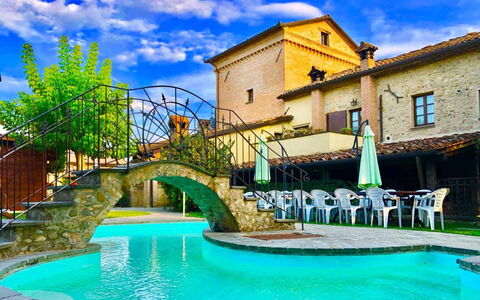 Monastery Guest House: Nube, Acqua, Cielo, Proprietà, Costruzione, Pianta, Finestra, Blu, Azzurro, Verde