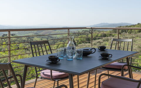 Sequerciani: Proprietà, Tavolo, Mobilia, Camera, Casa, Immobiliare, Tavolo Esterno, Deck, Tavolino Da Caffè, Tetto
