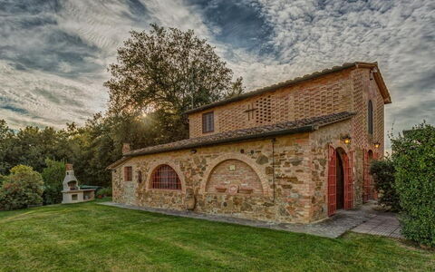 La Rimessa: Proprietà, Costruzione, Casa, Casa, Estate, Immobiliare, Cielo, Architettura, Erba, Albero