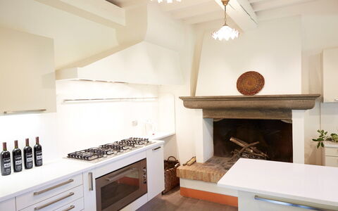 La Rimessa: Proprietà, Camera, Interior Design, Mobilia, Costruzione, Controsoffitto, Cucina, Casa, Immobiliare, Pavimento