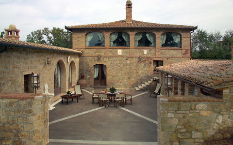 Villa Fontanelle: Cielo, Nube, Albero, Finestra, Tetto, Facciata, Area Rurale, Paesaggio, Arco, Città