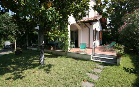 Villa Del Forte: Proprietà, Casa, Casa, Costruzione, Immobiliare, Architettura, Cortile, Albero, Villetta, Villa