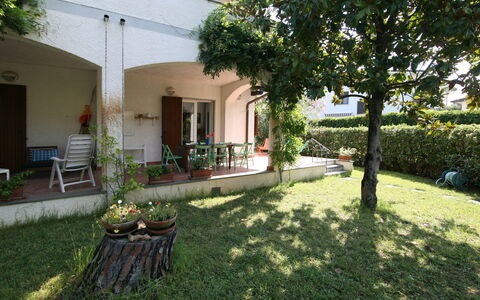 Villa Del Forte: Proprietà, Casa, Costruzione, Cortile, Immobiliare, Backyard, Casa, Cortile, Giardino, Erba