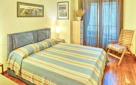 Dai Fiorentini - Apartment In Levanto: Camera Da Letto, Letto, Mobilia, Lenzuolo, Camera, Proprietà, Telaio Del Letto, Bedding, Pavimento, Interior Design
