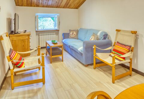 Il Frantoio Del Mesco - Levanto: Legna, Pavimento, Interior Design, Camera, Giallo, Pavimentazione, Latifoglie, Casa, Soggiorno, Mobilia