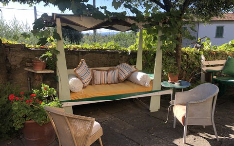 Villa Toppani Del Sodo: Backyard, Tavolo Esterno, Terrazza, Proprietà, Cortile, Mobilia, Mobili Da Esterno, Tavolo, Landscaping, Giardino