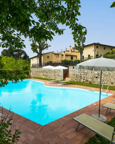 Crespina Lorenzana 100: Water, Property, Building, Plant, Swimming Pool, Sky, Window, Azure, Tree, Chair