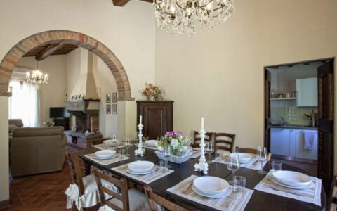 Villa Sole: Tavolo, Mobilia, Proprietà, Sedia, Specchio, Interior Design, Illuminazione, Decorazione, Costruzione, Legna