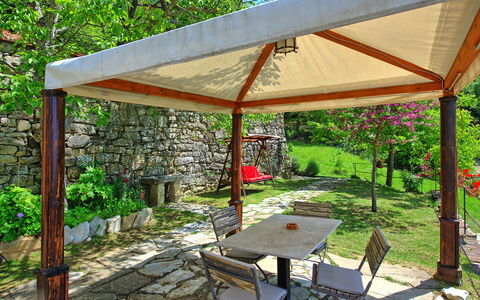 Villa Ancora: Pianta, Proprietà, Mobilia, Comunita 'Impianto, Tavolo, Shade, Tavolo Esterno, Botanica, Mobili Da Esterno, Sedia