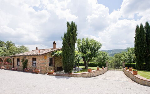 Cottage Capanna: Nube, Cielo, Pianta, Costruzione, Finestra, Albero, Manto Stradale, Casa, Lotto, Paesaggio