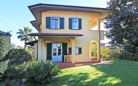 Villa Anna: Pianta, Costruzione, Cielo, Proprietà, Finestra, Albero, Casa, Lotto, Villetta, Quartiere
