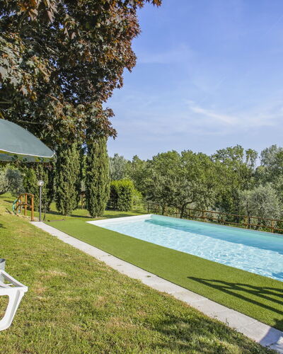Castelfranco di Sopra 649: Sky, Plant, Water, Cloud, Swimming Pool, Shade, Tree, Outdoor Furniture, Vegetation, Sunlounger