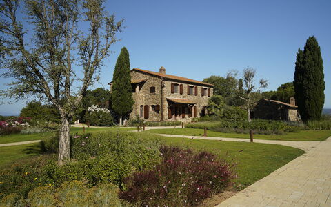 Campo Valerio: Pianta, Cielo, Costruzione, Albero, Paesaggio Naturale, Lotto, Finestra, Casa, Erba, Villetta