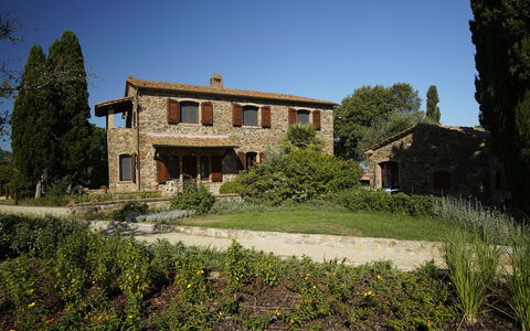 Campo Valerio: Cielo, Pianta, Proprietà, Costruzione, Finestra, Paesaggio Naturale, Albero, Architettura, Lotto, Casa