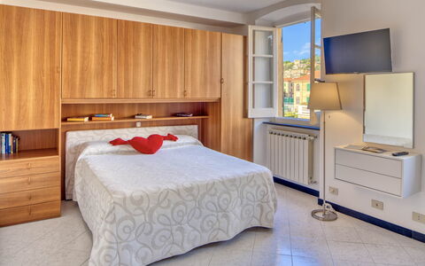 Studio Paola - Levanto: Mobilia, Cabinetry, Comfort, Legna, Interior Design, Cassetto, Costruzione, Pavimentazione, Letto, Pavimento