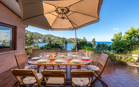 Villa Lara: Tavolo, Mobilia, Pianta, Proprietà, Cielo, Sedia, Ombrello, Costruzione, Azzurro, Mobili Da Esterno