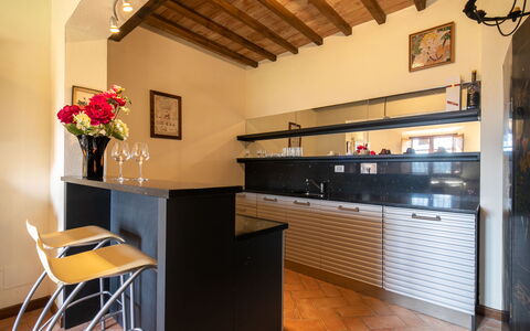 Grezzano Villa: Mobilia, Cabinetry, Costruzione, Controsoffitto, Fiore, Legna, Pianta, Cucina, Interior Design, Architettura