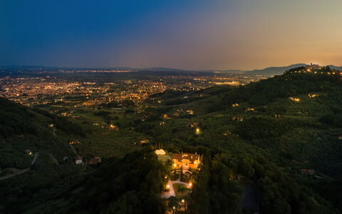 Villa Alfresco: Atmosphere, Sky, Ecoregion, Afterglow, Dusk, Mountain, Sunset, Natural Landscape, Atmospheric Phenomenon, Sunrise