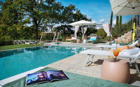 Villa Castiglioni: Acqua, Proprietà, Cielo, Pianta, Piscina, Azzurro, Mobili Da Esterno, Lettino, Albero, Shade