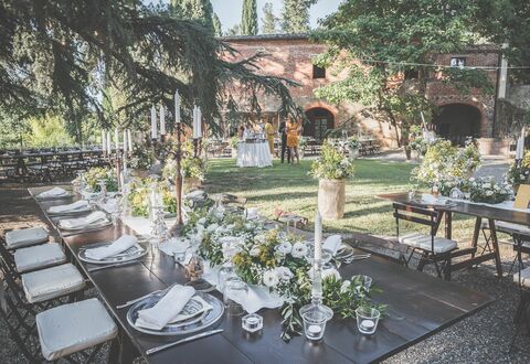 Castelletto Weddings And Events: Pianta, Tavolo, Proprietà, Mobilia, Tavola, Botanica, Sedia, Albero, Costruzione, Illuminazione