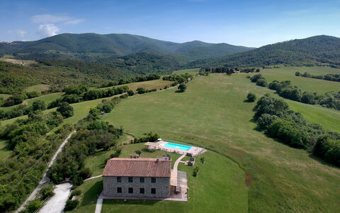 Villa Guardistallo: Cielo, Montagna, Pianta, Natura, Paesaggio Naturale, Nube, Pendenza, Lotto, Vegetazione, Albero