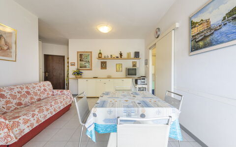 Casa Marina: Cornice, Proprietà, Mobilia, Azzurro, Tavolo, Cassetto, Interior Design, Pavimento, Pavimentazione, Immobiliare