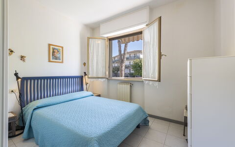 Casa Marina: Finestra, Mobilia, Costruzione, Comfort, Legna, Interior Design, Shade, Architettura, Telaio Del Letto