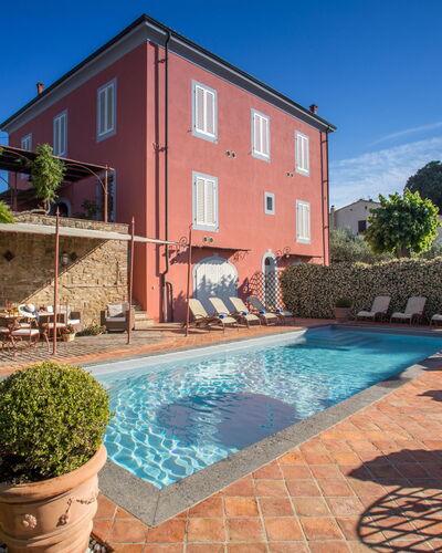La Veduta: Water, Plant, Property, Sky, Flowerpot, Building, Azure, Swimming Pool, Lighting, Cloud