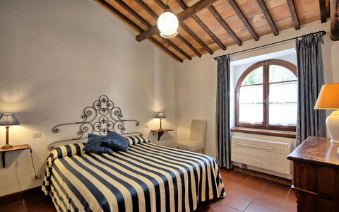 Palazzo Bello: Proprietà, Mobilia, Comfort, Azzurro, Finestra, Legna, Costruzione, Interior Design, Illuminazione, Lampada
