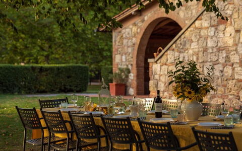 Palazzo Bello: Mobilia, Tavolo, Mobili Da Esterno, Tavolo Esterno, Sedia, Giardino, Ristorante, Shade, Cucina & Sala Da Pranzo Tavolo, Backyard
