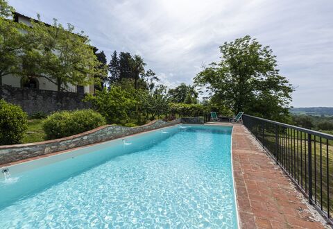 Villa Vigliano: Water, Plant, Sky, Cloud, Water Resources, Property, Botany, Swimming Pool, Azure, Tree