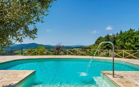 Villa Montone: Acqua, Cielo, Pianta, Risorse Idriche, Proprietà, Piscina, Azzurro, Natura, Albero, Paesaggio Naturale