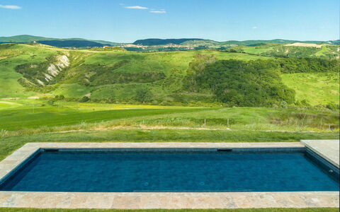 Casa Insieme: Cielo, Acqua, Nube, Risorse Idriche, Proprietà, Verde, Blu, Pianta, Rettangolo, Piscina