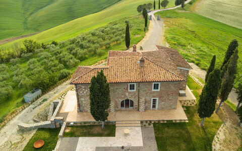 Casa Insieme: Pianta, Proprietà, Costruzione, Verde, Finestra, Lotto, Paesaggio Naturale, Erba, Casa, Pendenza