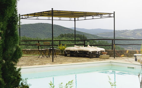Villa San Leo: Cielo, Pianta, Proprietà, Acqua, Mobilia, Shade, Mobili Da Esterno, Piscina, Lotto, Montagna