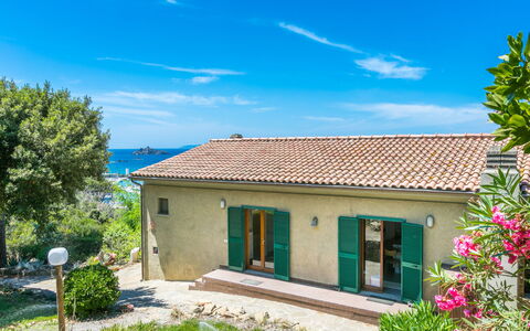 Villa Giuliana: Cielo, Nube, Pianta, Costruzione, Finestra, Proprietà, Casa, Albero, Fiore, Lotto