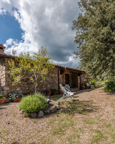 Fonte al Tesoro: Sky, Plant, Building, Daytime, Property, Tree, Urban Design, Neighbourhood, Residential Area, Woody Plant