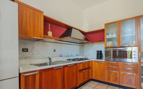 Villa Diana: Mobilia, Proprietà, Comfort, Azzurro, Legna, Tessile, Costruzione, Interior Design, Telaio Del Letto, Letto
