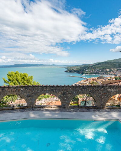 Sole: Blue, Water, Body Of Water, Coastal And Oceanic Landforms, Sea, Coast, Ocean, Swimming Pool, Resort, Tropics