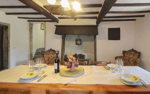 La Casa nel Borgo: Mobilia, Legna, Interior Design, Tavolo, Cucina & Sala Da Pranzo Tavolo, Pavimentazione, Soffitto, Camera, Sala Da Pranzo, Pavimento