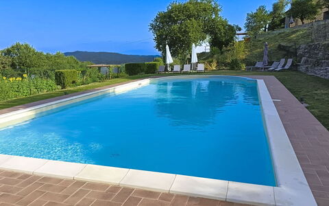 La Casa nel Borgo: Collina, Piscina, Catena Montuosa, Mobili Da Esterno, Eco Hotel, Flagstone, Ricorrere, Cresta, Landscaping, Tropici