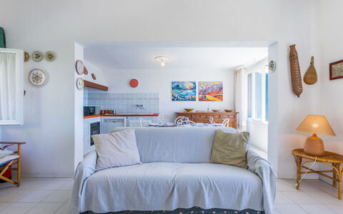 San Vincenzo 644: Furniture, Couch, Interior Design, Wall, Living Room, Textile, Room, Flooring, Floor, Table