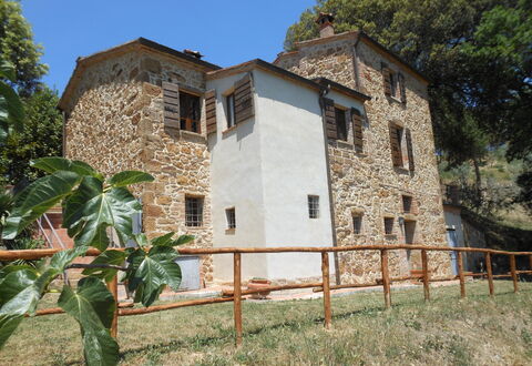 Casa Mulinello: Pianta, Costruzione, Finestra, Cielo, Proprietà, Albero, Natura, Recinzione, Immobiliare, Facciata