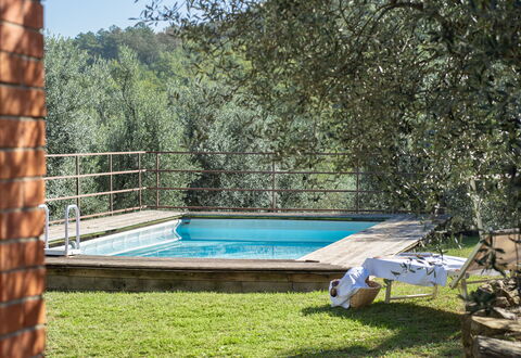 Residenza la Casuccia: Acqua, Pianta, Piscina, Shade, Tempo Libero, Erba, Materiale Composito, Paesaggio, Legna, Rettangolo