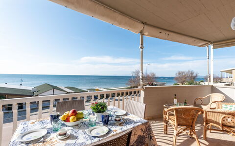 La Casa sul Mare: Cielo, Nube, Costruzione, Urban Design, Albero, Casa, Quartiere, Tempo Libero, Zona Residenziale, Paesaggio
