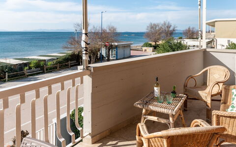 La Casa sul Mare: Cielo, Nube, Costruzione, Urban Design, Albero, Casa, Quartiere, Tempo Libero, Zona Residenziale, Paesaggio