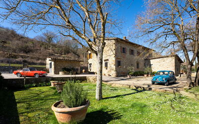 Greve in Chianti 615: Sky, Plant, Building, Daytime, Water, Azure, Tree, Arecales, Body Of Water, Cloud