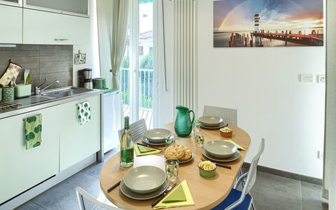Apartment Serena - Levanto: Proprietà, Cabinetry, Tavola, Controsoffitto, Cibo, Dishware, Interior Design, Elettrodomestico Da Cucina, Tazza, Tavolo