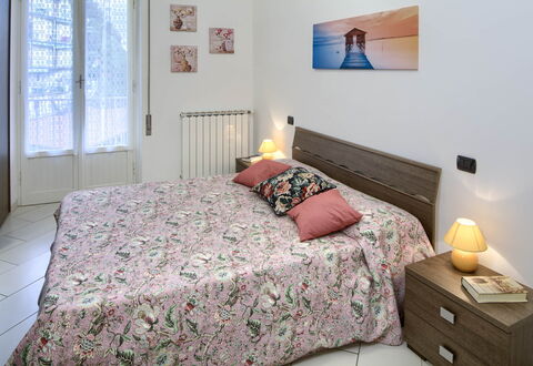 Apartment Fernanda 2 - Levanto: Mobilia, Proprietà, Finestra, Comfort, Legna, Tessile, Interior Design, Architettura, Pavimento, Costruzione