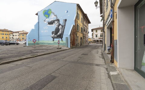 Il Borgo Apartment: Costruzione, Finestra, Cielo, Manto Stradale, Albero, Casa, Asfalto, Quartiere, Arte, Urban Design